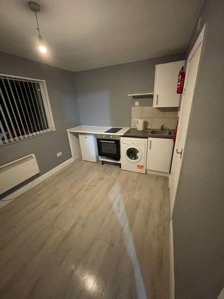 Thumbnail Flat to rent in Bannister Close, Greenford