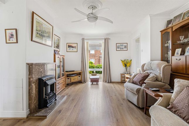 2, Drinkwater Close, Newmarket photo 2