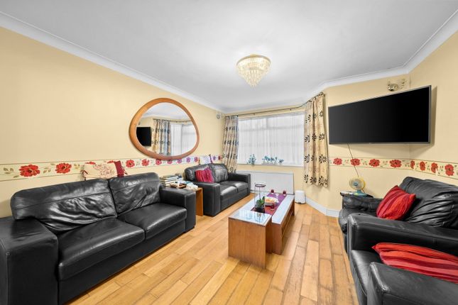 20, Peter Avenue, London photo 4