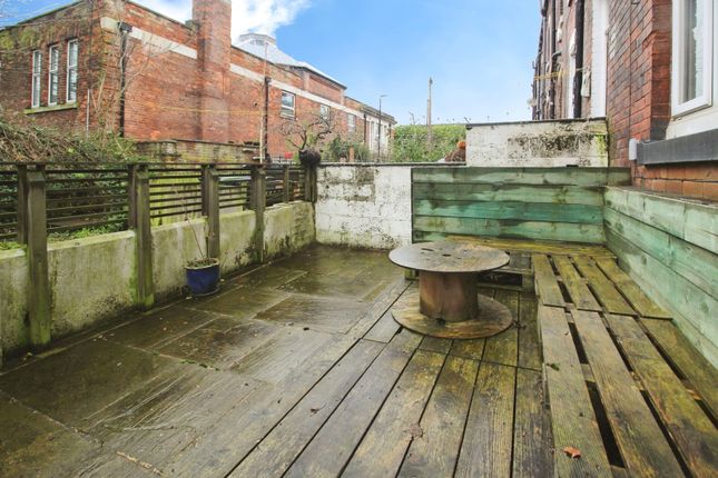 14, St. Peters Mount, West Yorkshire photo 3