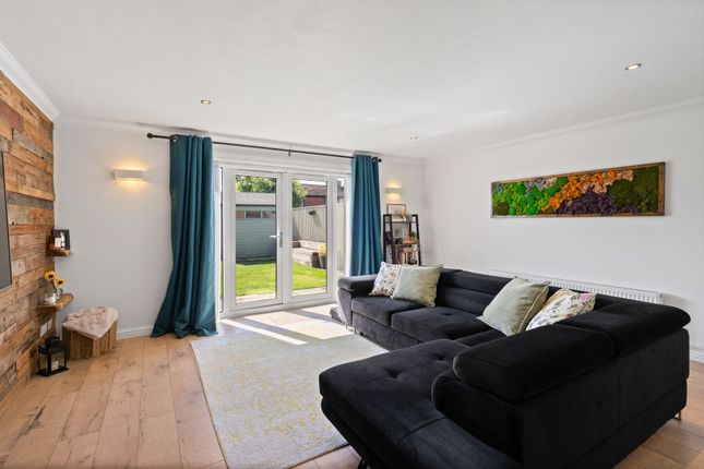 4 Earl's Place, Fauldhouse photo 2