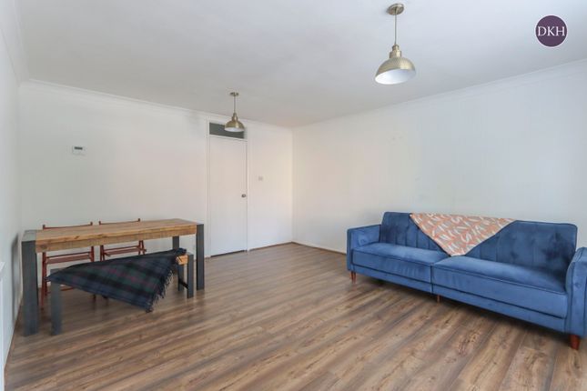 Flat 4, 100, Grandfield Avenue, Watford photo 4