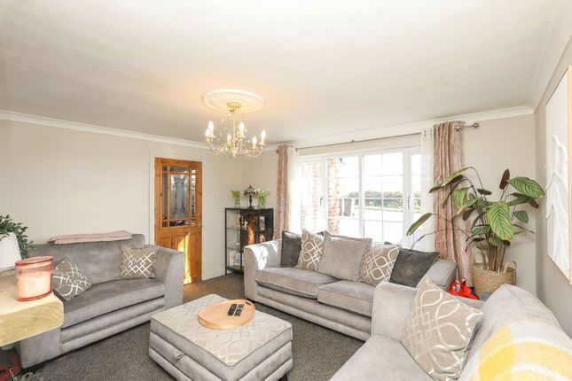 31 Slack Lane, Chesterfield photo 2