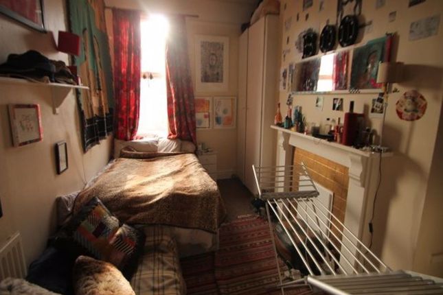 Cozy Single Bedroom With A Warm And Inviting Atmos...