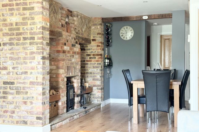 22a, Main Road South, Dagnall, Berkhamsted photo 2