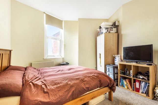 Flat 3, 240a, Merton High Street, London photo 3