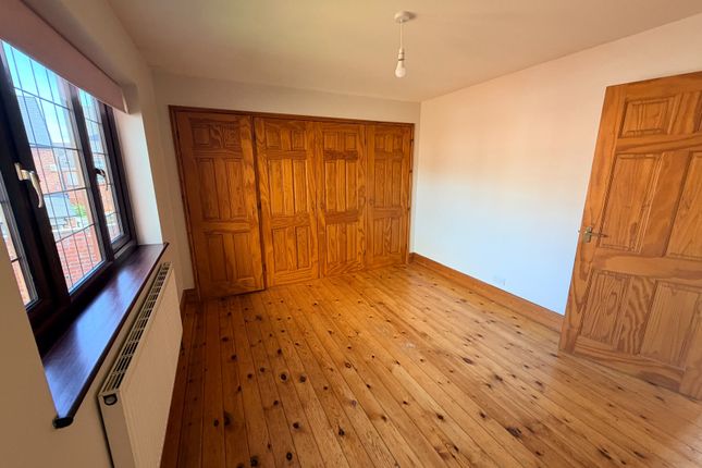 3, Vincent Lane, CHESTERFIELD photo 4