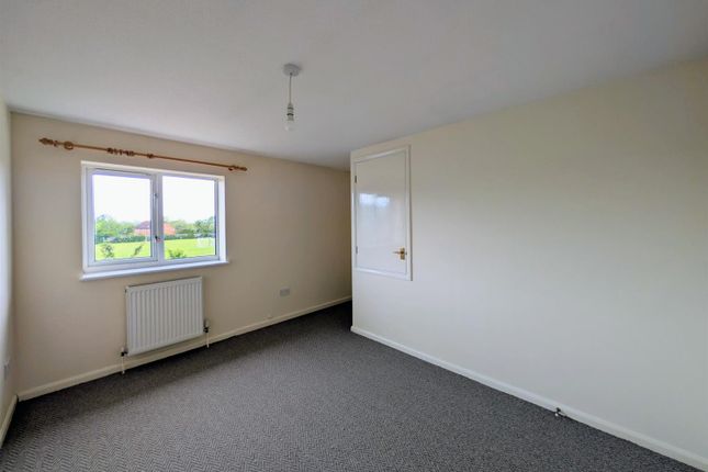 16, Hasfield Close, Gloucester photo 4