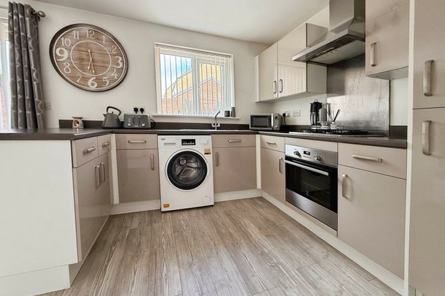 63, Llwyngwern, Swansea photo 4