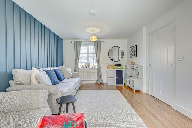 72, Kingfisher Street, Southend-on-sea photo 4