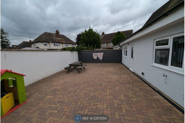 St Andrews Way, Slough photo 3