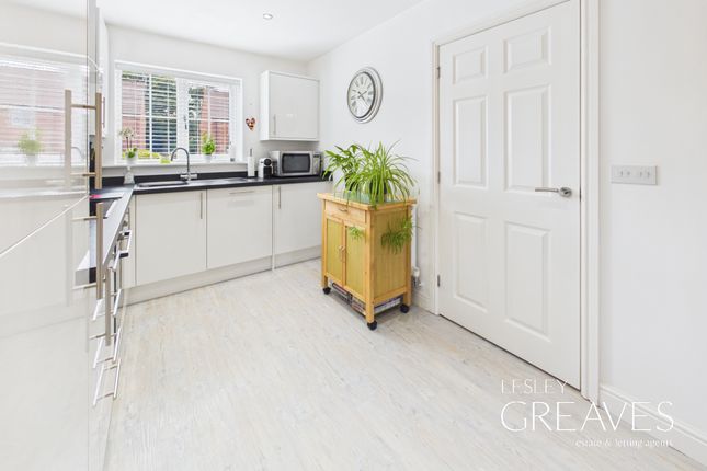 22, Clovelly Drive, Nottingham photo 3