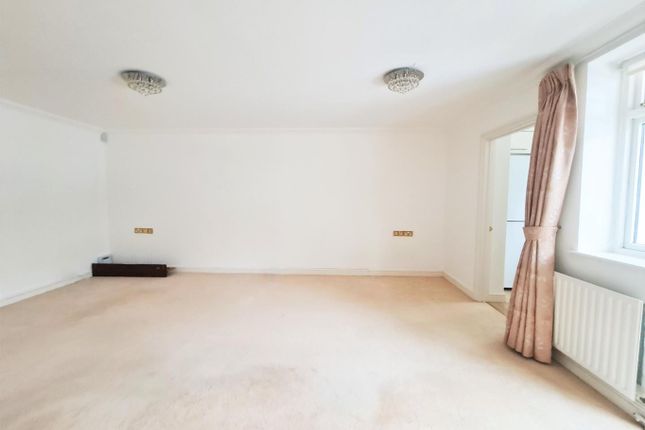 Flat for sale in Flat 5, Eaton Court, 126 Edgware Way, Edgware, Greater London