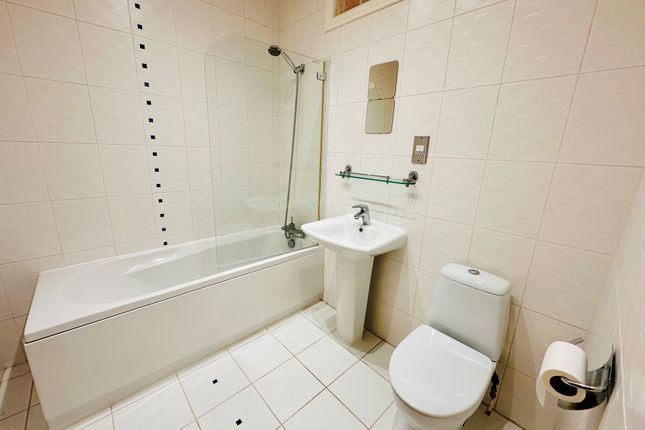 32c, Church Street, WETHERBY photo 3