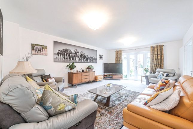 5, Cortland Drive, Tadley photo 2