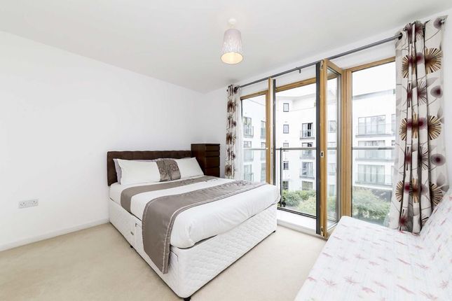 Flat to rent in Holford Way, London