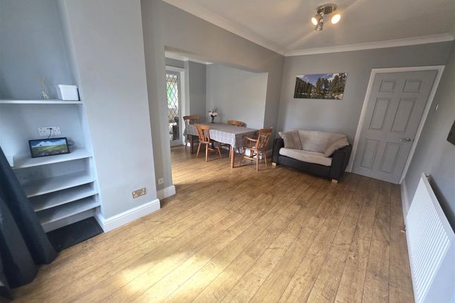 27, Glenholme Road, Pudsey photo 2