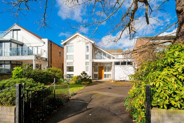 Thumbnail Property for sale in Hermitage Walk, South Woodford, London