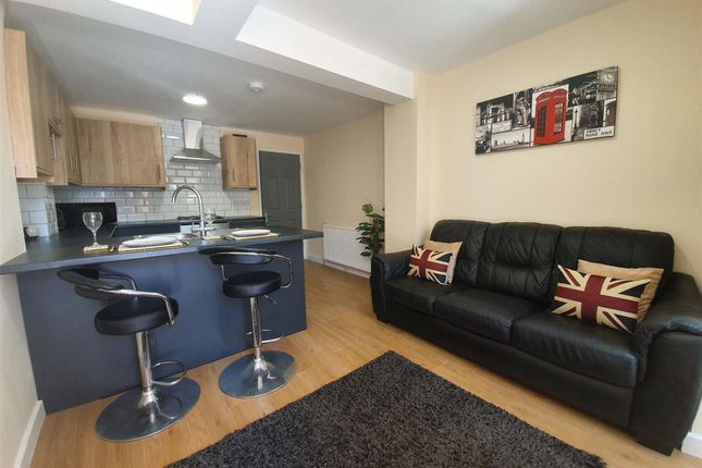 Ensuite 3, 175, Bolingbroke Road, Coventry photo 2