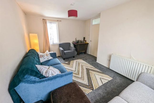 46, Grieg Walk, Corby photo 3