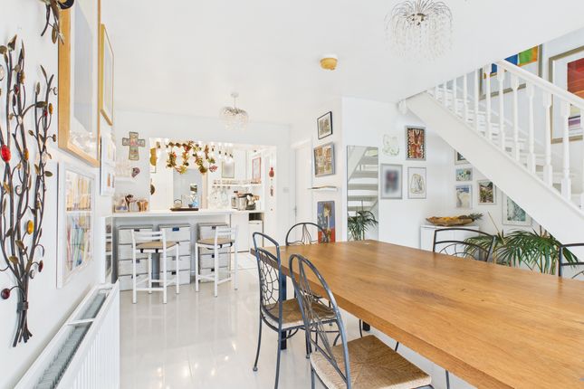 12 Woodland Close, Marlow photo 3