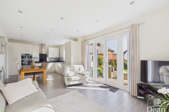 8, Croome Close, Lydney photo 2