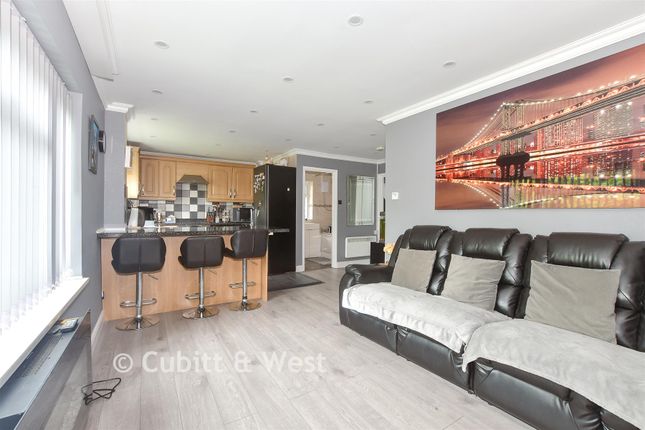 36, Hayling Court, Crawley photo 4