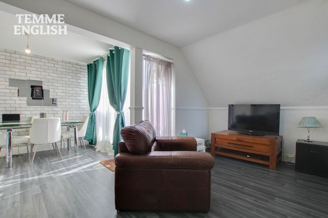 32 Calvert Drive, Basildon photo 3