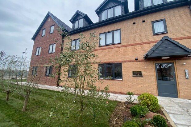 Thumbnail Flat to rent in Bolton Road East, Wirral