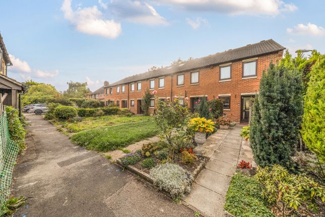 2-bed terraced on 12, Angel Court, Newbury, £300,000