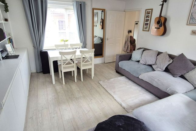 12, Walkers Close, Shefford photo 3