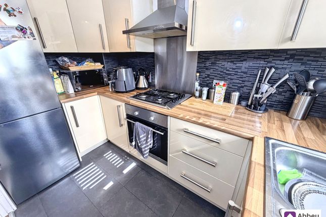 23 Lords Avenue, Leicester photo 4