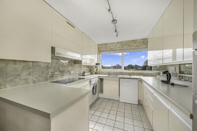 Flat 10 Doncel Court, 28, Forest View, London photo 4