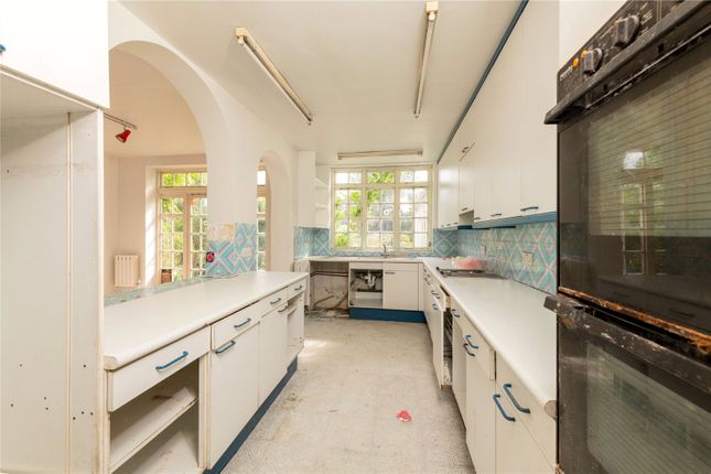 5, Dover Park Drive, London photo 4