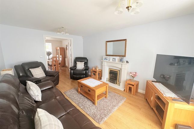 23, Howard Close, Lee-On-The-Solent photo 3