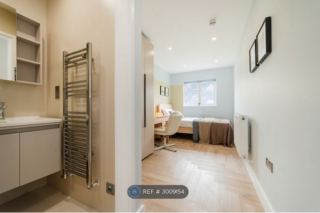 Hook Road, Epsom photo 5