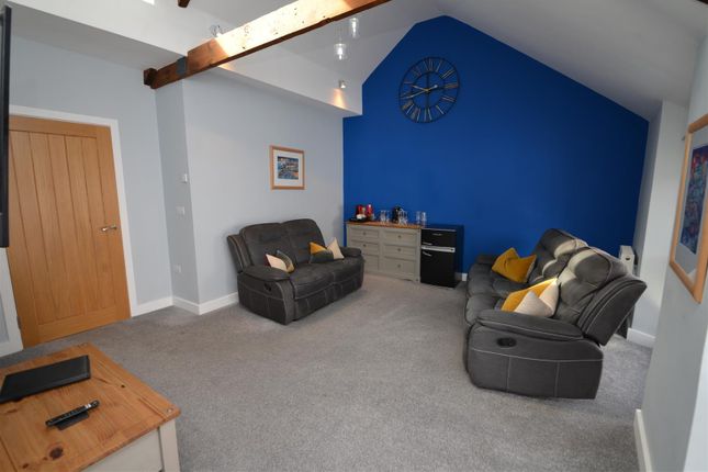Living Area Apt2