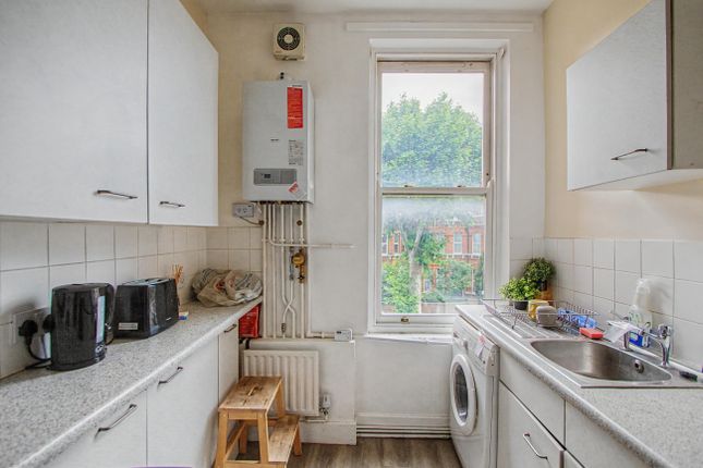 Flat B, London photo 4