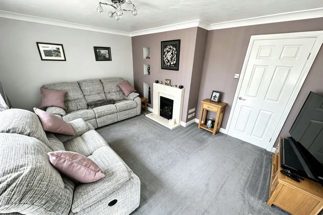 16, Hillgrove Ave, Yeovil photo 2