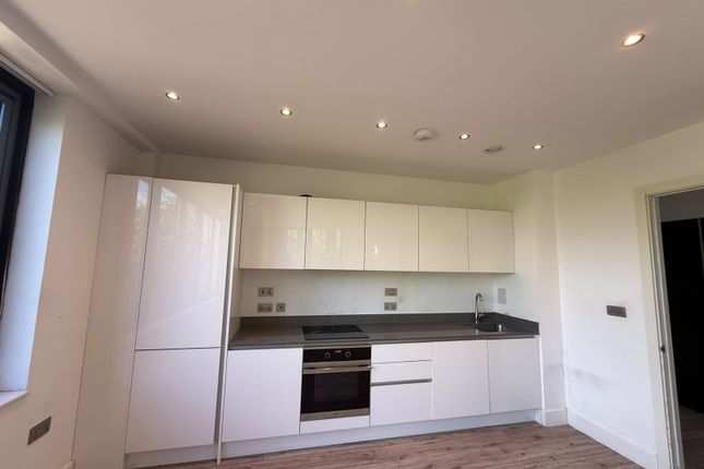 Flat 21, Leat House, Newbury photo 3