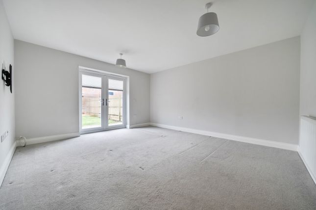 71, Pembers Farm Avenue, Eastleigh photo 2