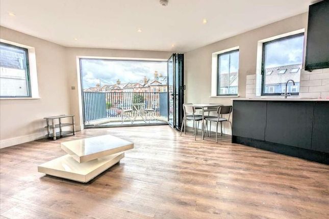 Flat 1, 1F Mount Road, London photo 2