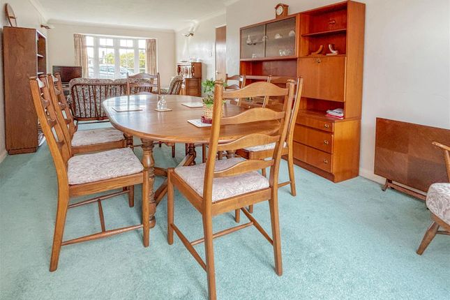 7, Walnut Avenue, Rustington photo 4