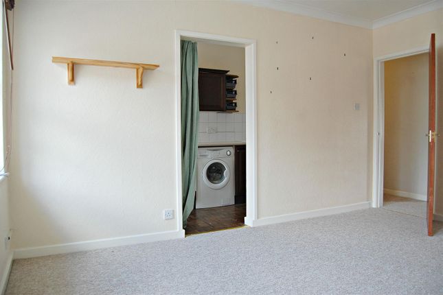 Flat to rent in Charles Street, Petersfield