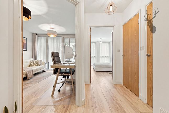 Flat 9, 28 Harston Walk, London photo 2
