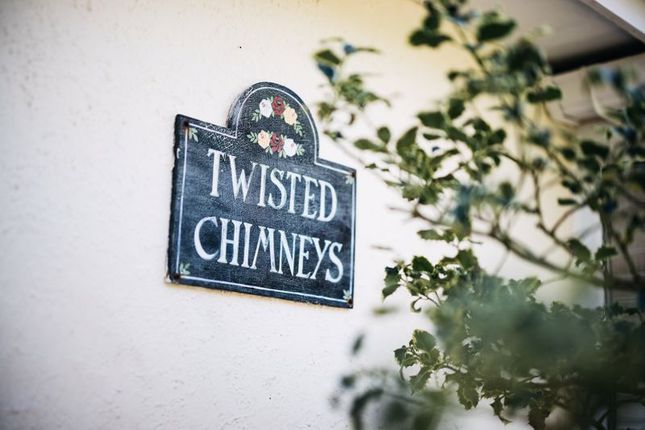 Twisted Chimneys, Main Road, Twisted Chimneys, Main Road, Glen Vine photo 2