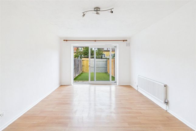 Campbell Close, London photo 4