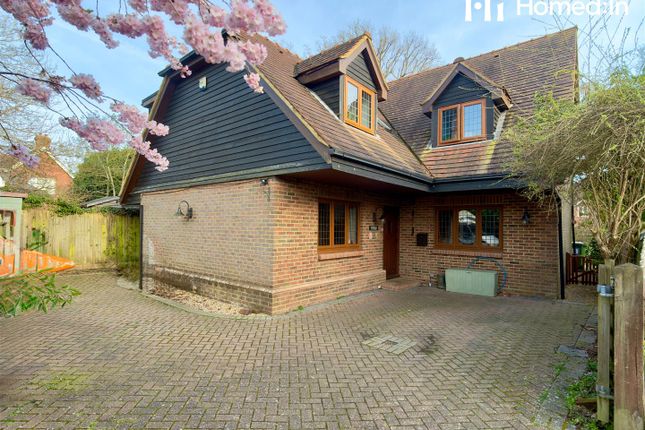 Wisteria Cottage, The Fieldings, Horsham photo 2