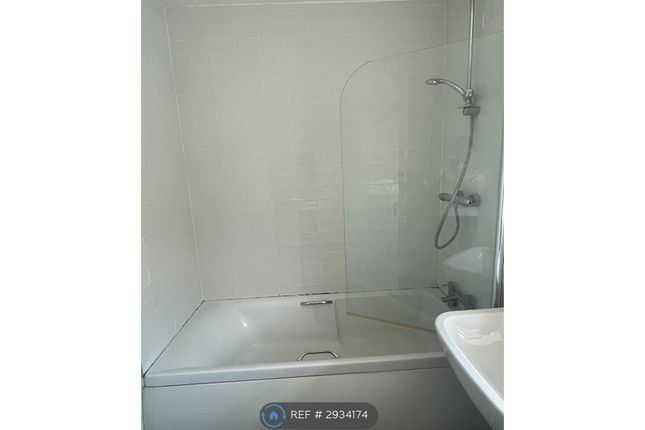 Flat, A High St Midsomer Norton, Radstock photo 5