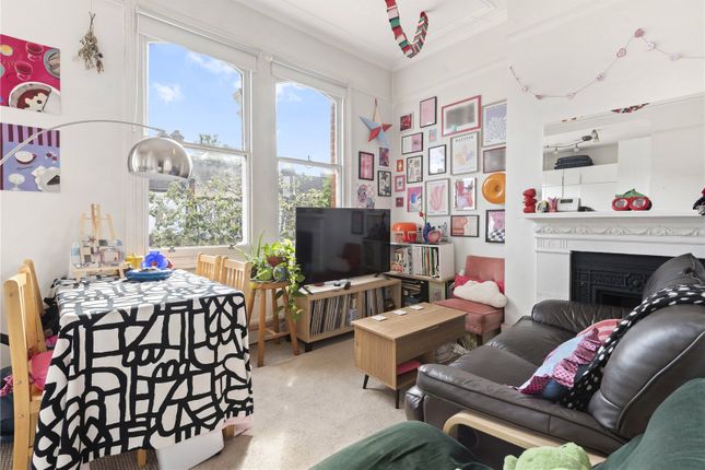 Flat 3, 17, Foulser Road, London photo 3